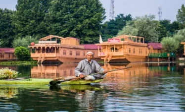 Complete Kashmir Scenic Escape